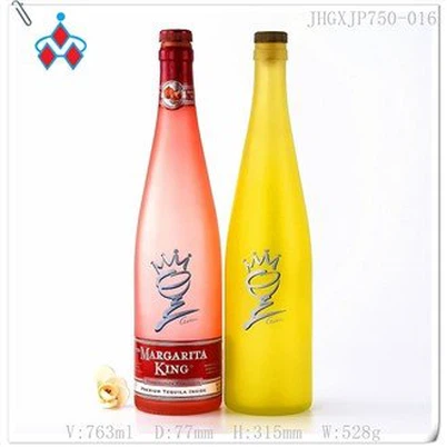 পরিষ্কার কাচের টেকিলাসের বোতল