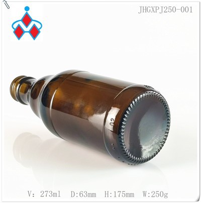 রঙিন কাচের বোতল কিভাবে তৈরি হয়?